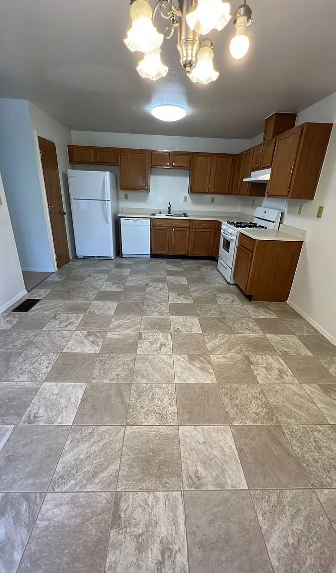 2 bed, 1.5 bath, 1066 sqft, $1,467 — Photo 3