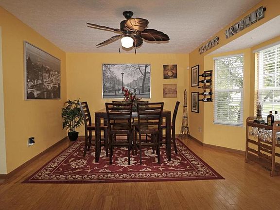 5th image of 220 Fox Hall Dr