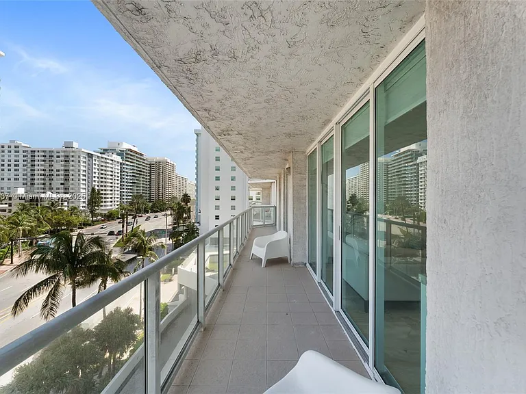 5900 Collins Ave #604 — Photo 7