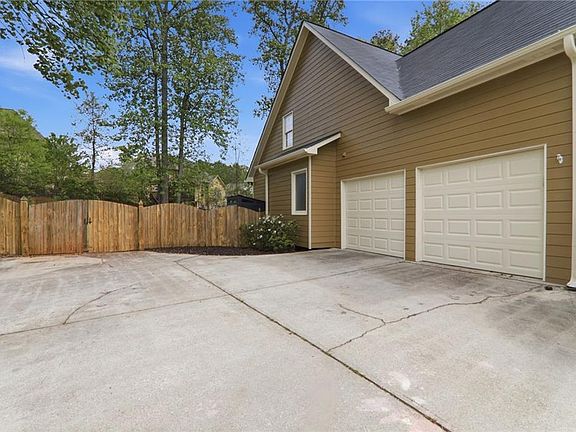 3rd image of 23 Crestview Ter