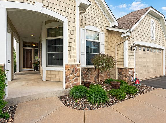 2nd image of 3891 Lilac Ln