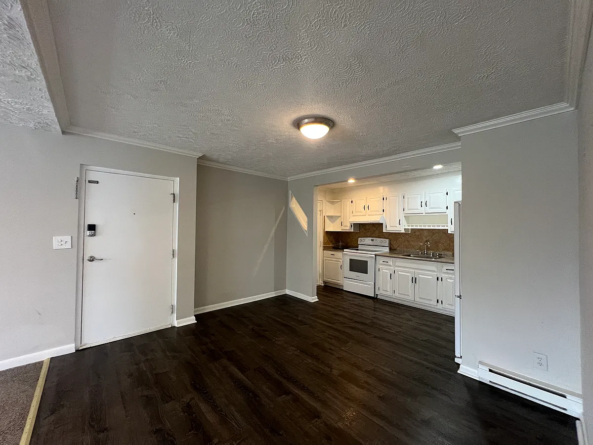 Building Photo - 10 Kendall Ave #10