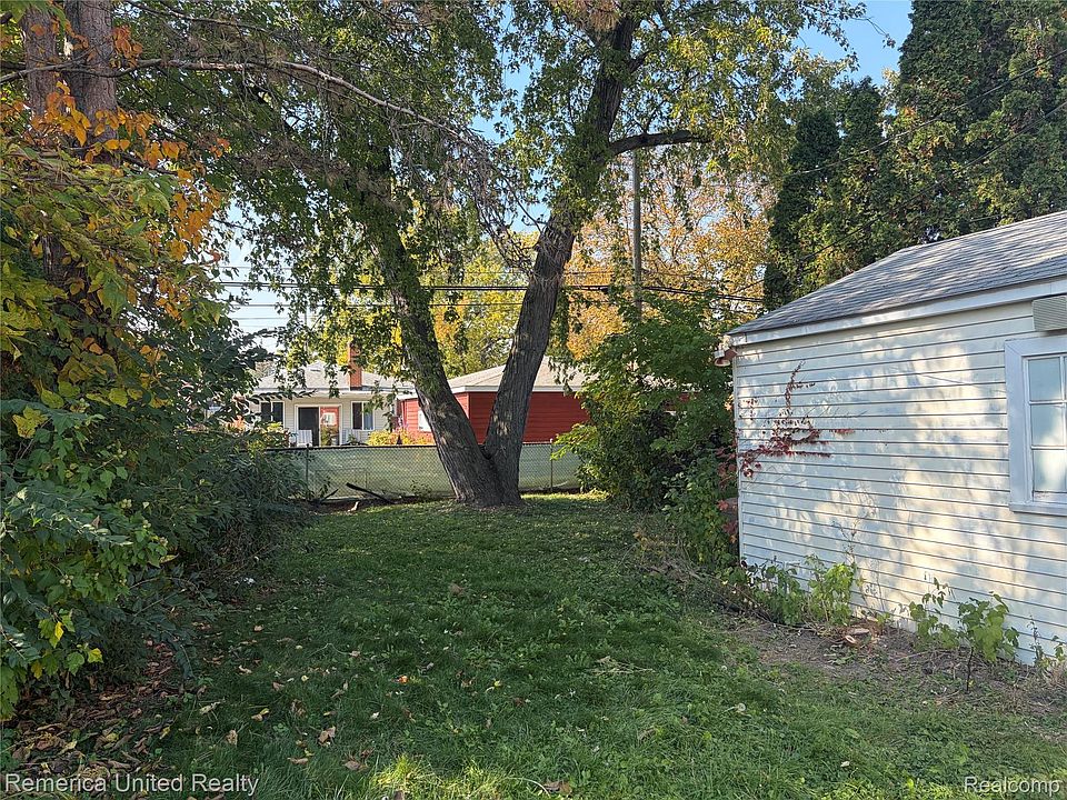 7457 N Silvery Ln, photo 3
