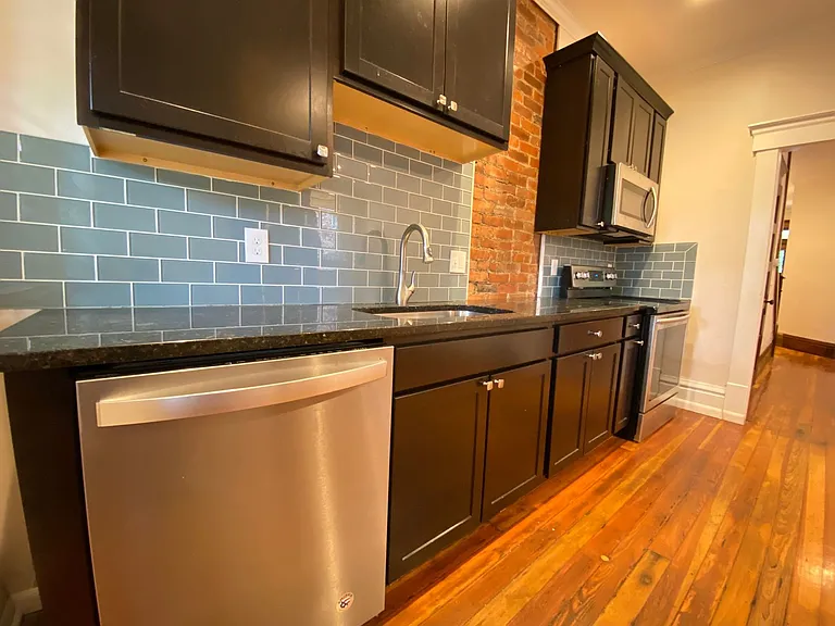 Hunter Ave 1045-1047 GW2 — Photo 11
