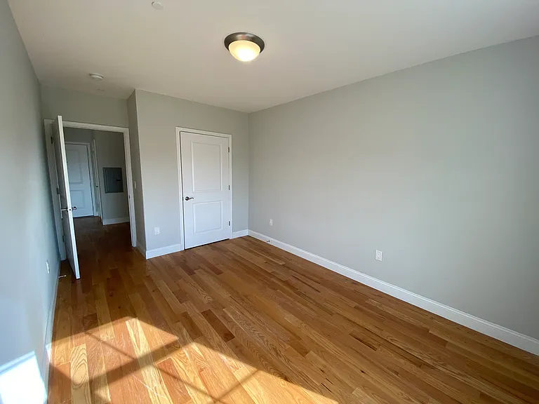 1121 53rd St #12 — Photo 15