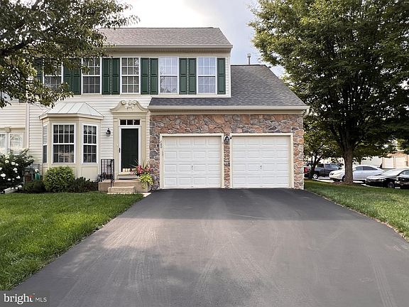 2nd image of 760 Wisteria Dr