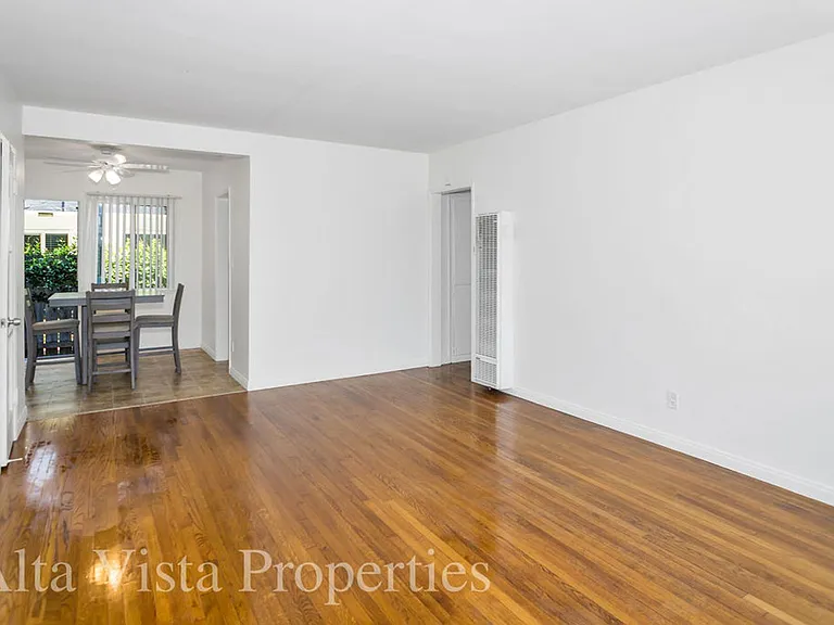 855 Emerald St — Photo 8