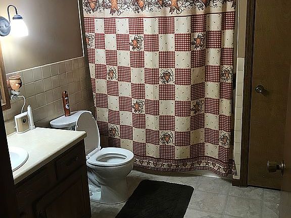 Upstairs Bathroom 