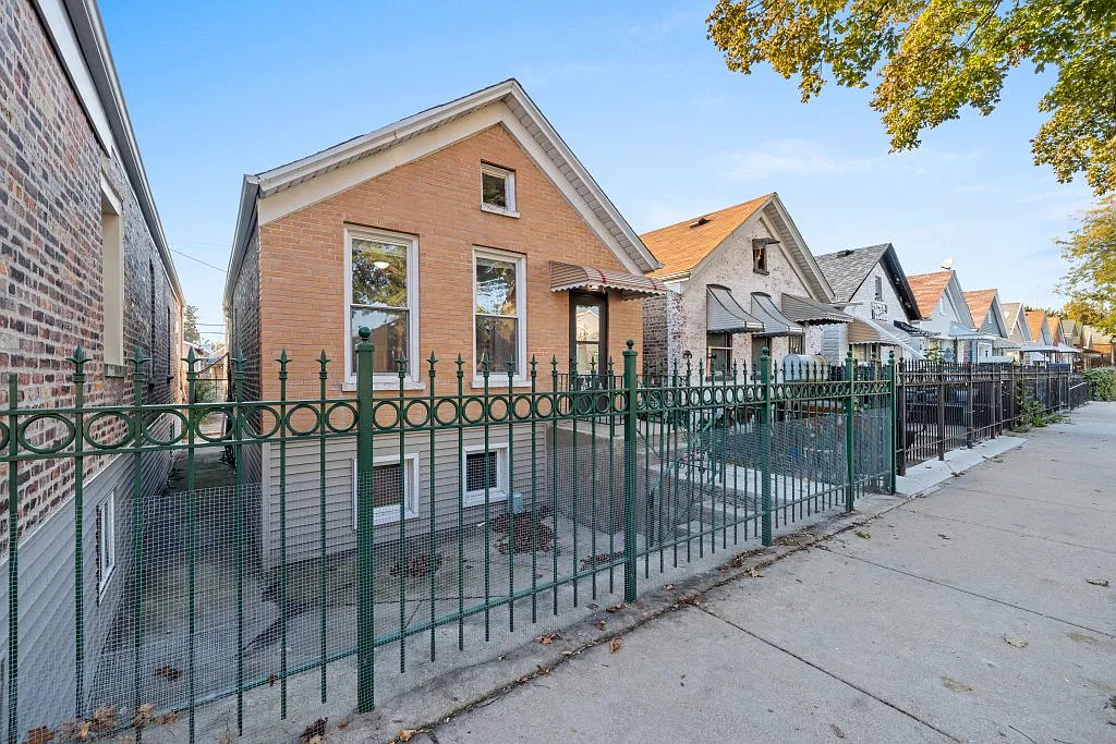 3 bed, $1,850 — Photo 1