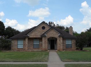 102 Zinnia St, Lake Jackson, TX 77566