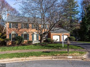 9110 Streamview Ln, Vienna, VA 22182