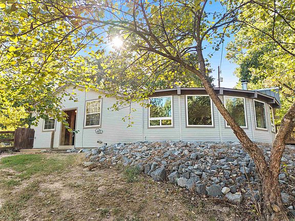 2nd image of 166 Eleven Oaks Trl