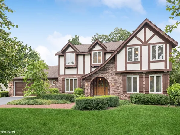 1311 Pin Oak Ct, Wheaton, IL 60189