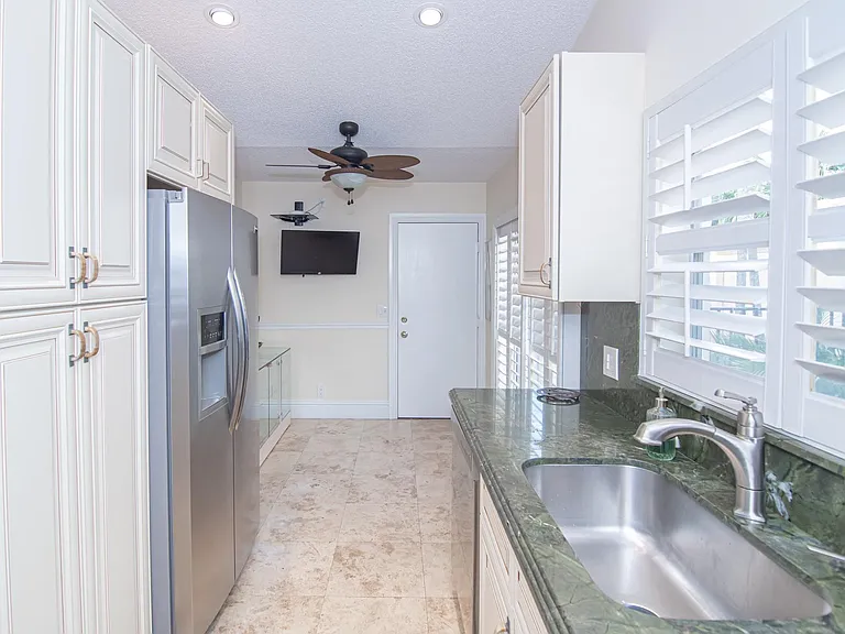 8410 Brussels Way — Photo 5