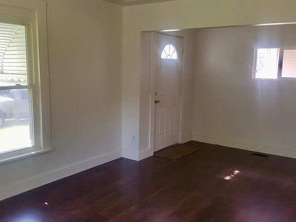 5th image of 2602 Caroline Ave
