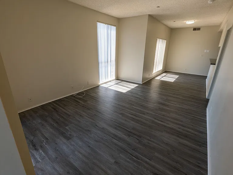 747 Gayley Ave — Photo 35