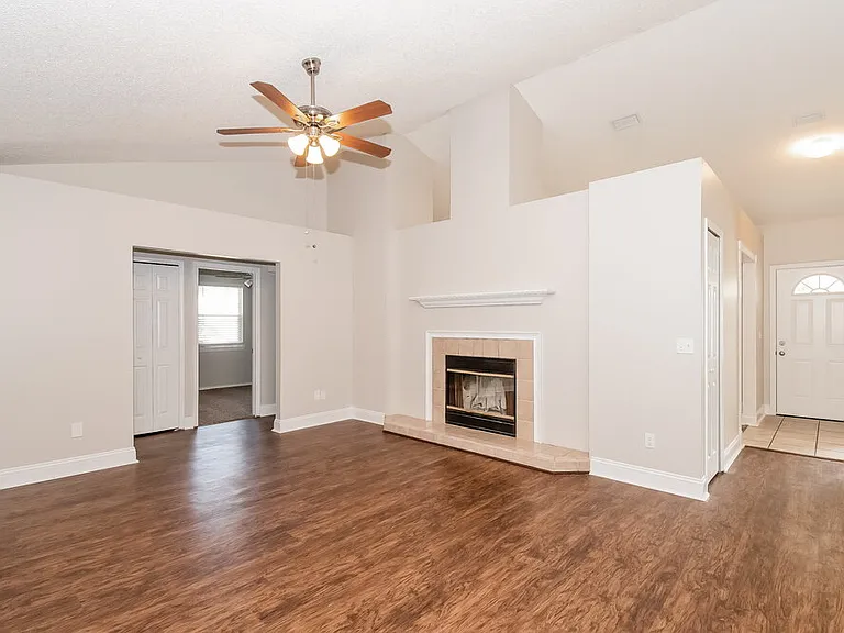 606 Charles Pinckney St — Photo 3