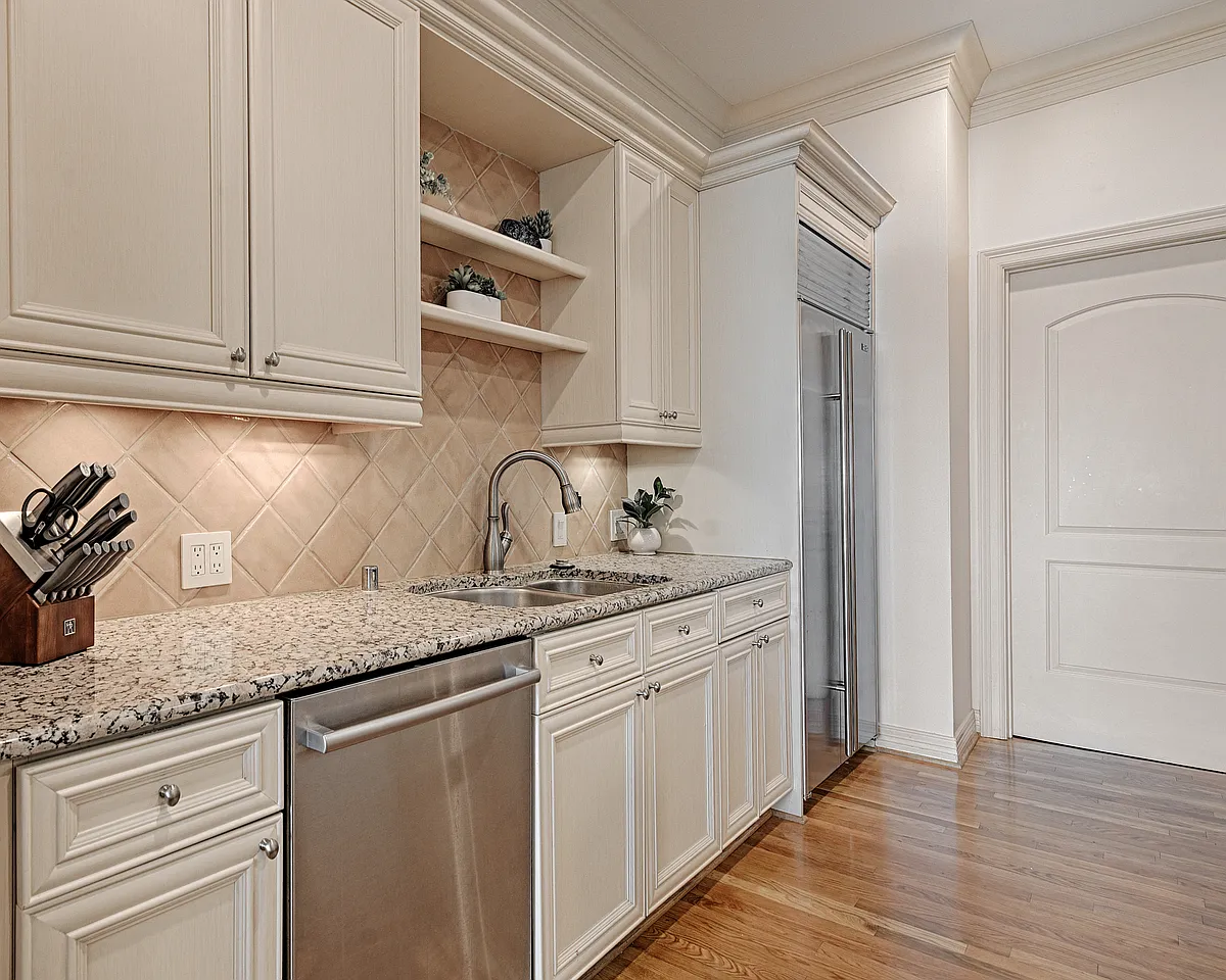 Building Photo - 2828 Hood St #1008