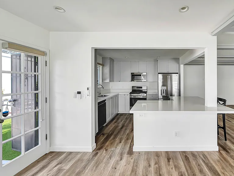 5840 Coldwater Canyon Ave #2 — Photo 16