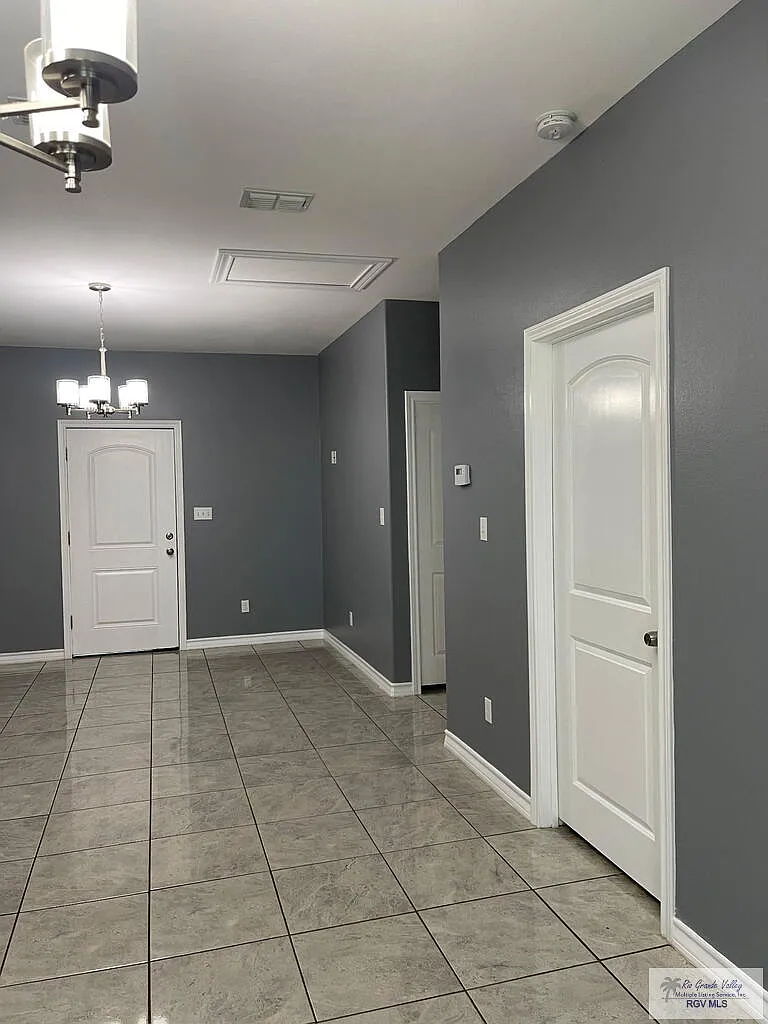 3 bed, 2.0 bath, 1252 sqft, $1,400 — Photo 4