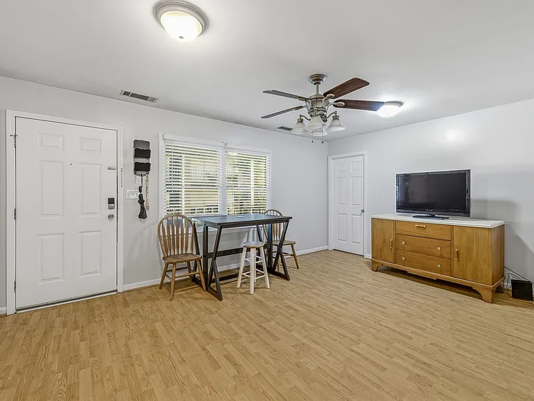 205 Pineview Dr #A — Photo 9