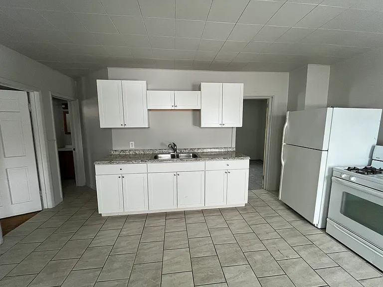 102 Sunset St — Photo 2