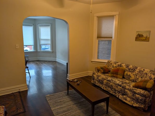 2417 W Montrose Ave #1F