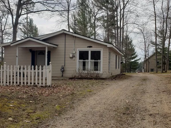 545 Peninsula Trl, Traverse City, MI 49696