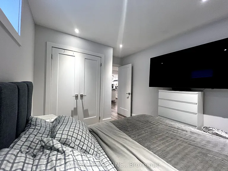 28 Monarchdale Ave #BASEMENT — Photo 16