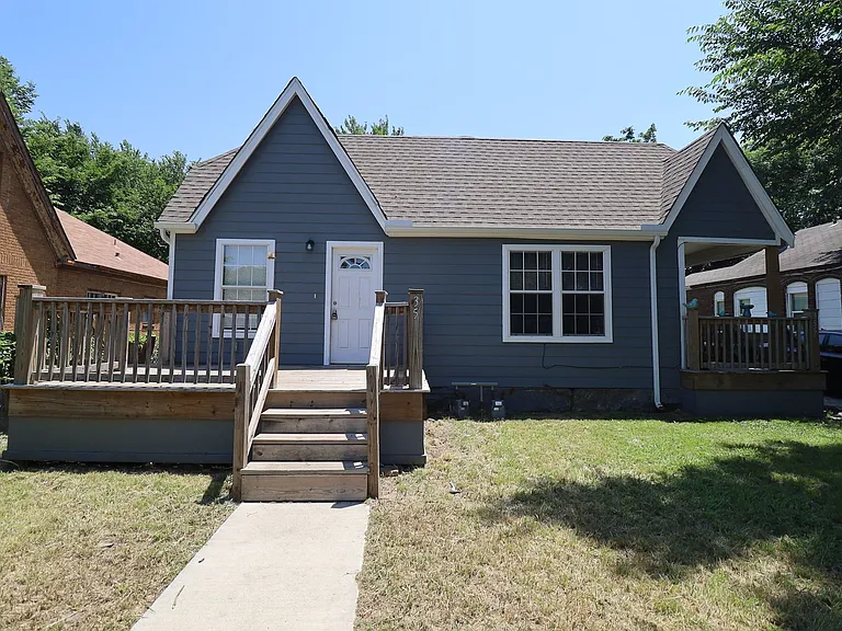 353 S Zunis Ave Duplex — Photo 2