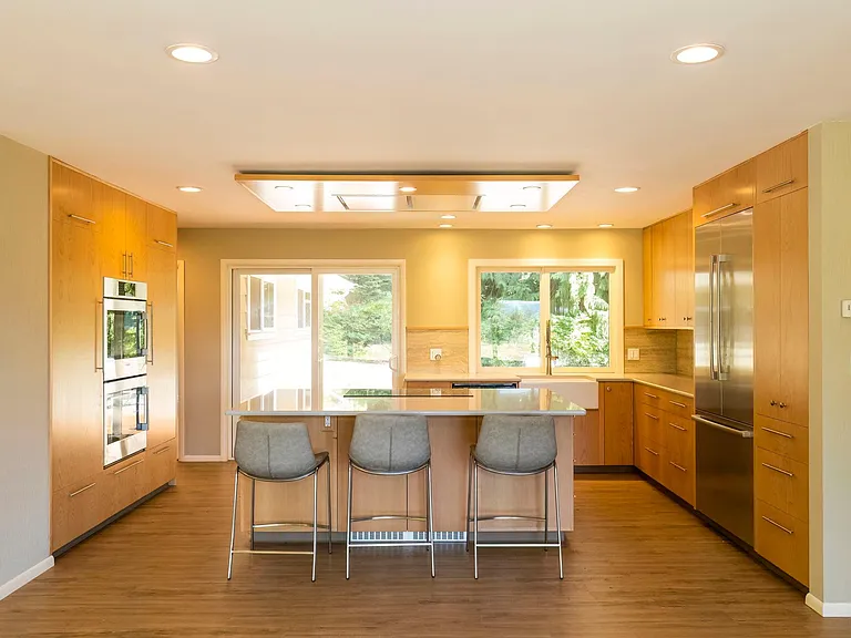 305 NE Stenman Ln — Photo 13