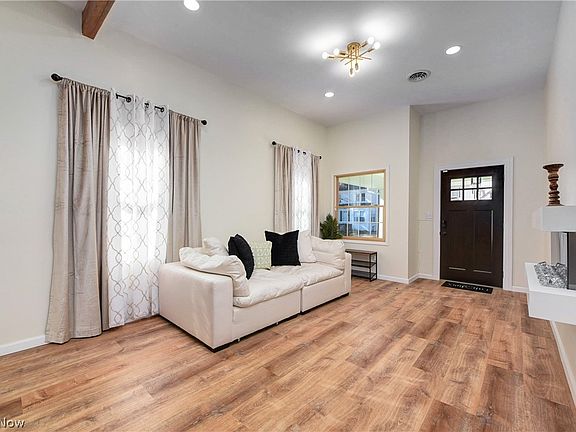 4th image of 924 Greyton Rd