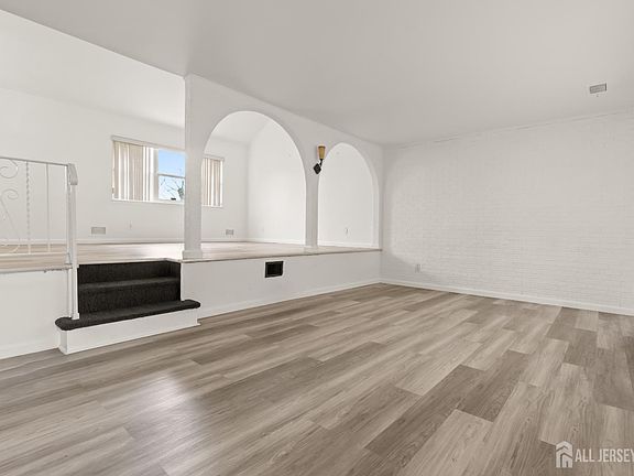 2nd image of 838 Florida Grove Rd