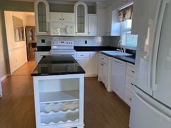 3rd image of 79 Hearthside Dr
