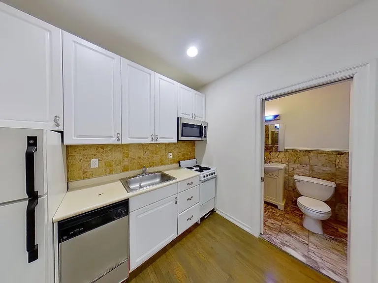 72 Hudson St #1C — Photo 3