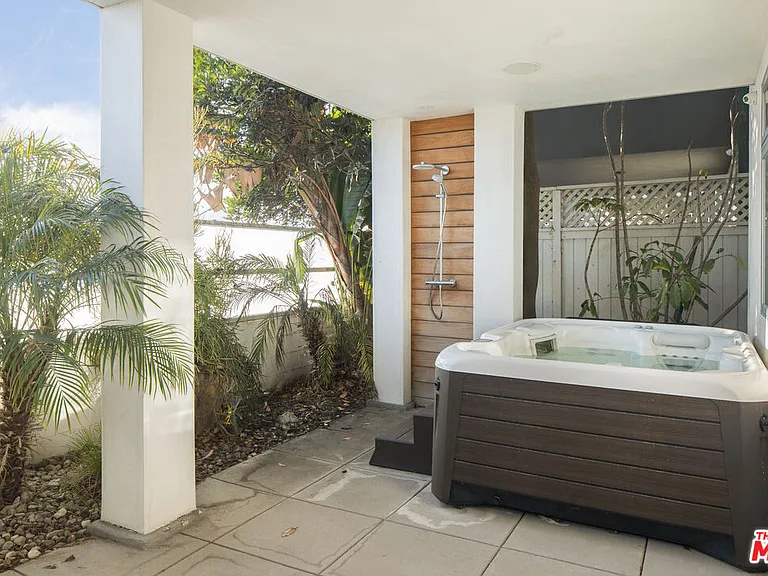 1347 Palisades Beach Rd — Photo 32