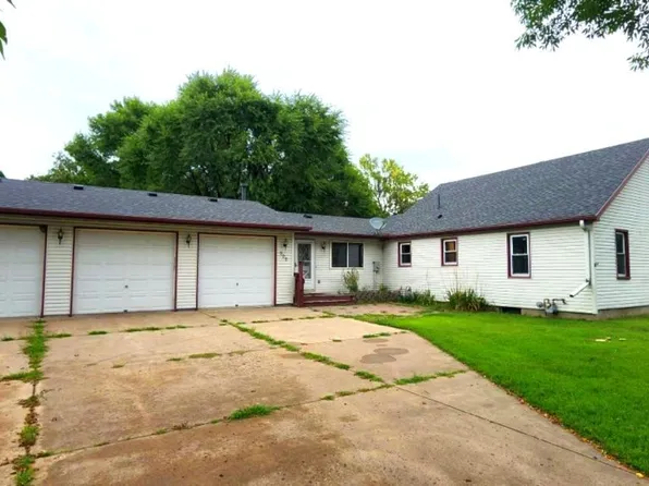 902 11th St N, Princeton, MN 55371