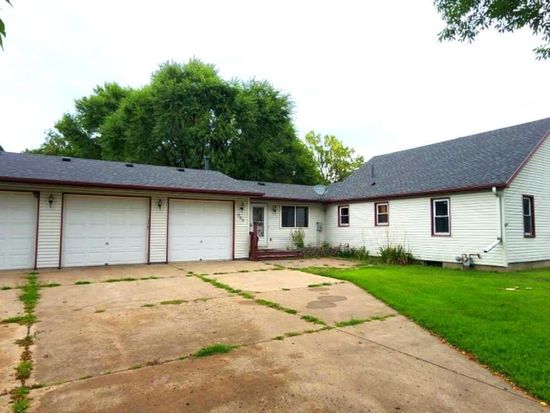 902 11th St N, Princeton, MN 55371