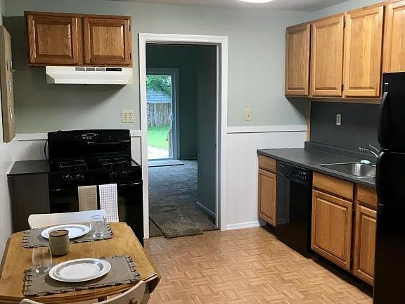 3rd image of 748 Fischer Blvd