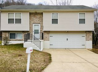 3876 Country Club Dr, Imperial, MO 63052