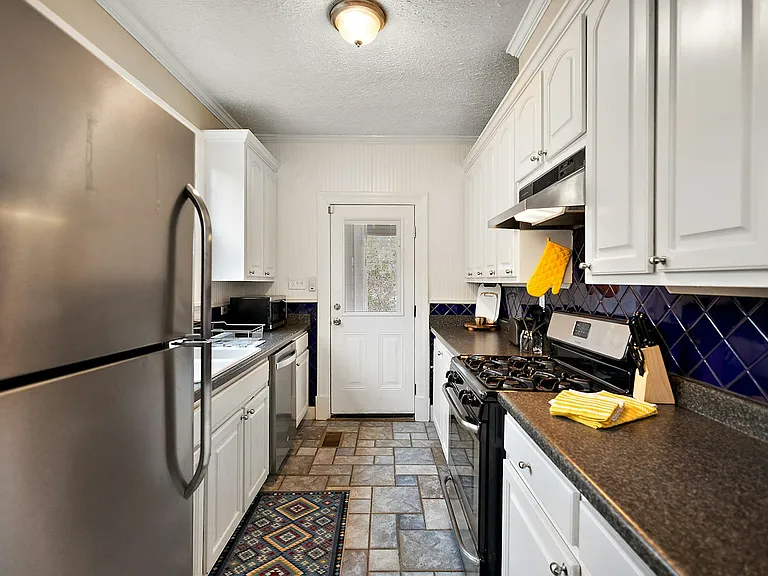 1733 Myrtle St #HOUSE — Photo 3