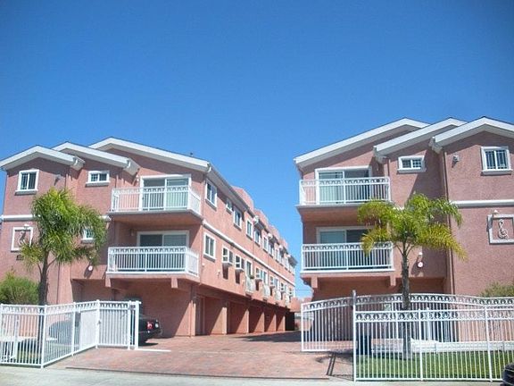 2nd image of 1425 W 224th St #102