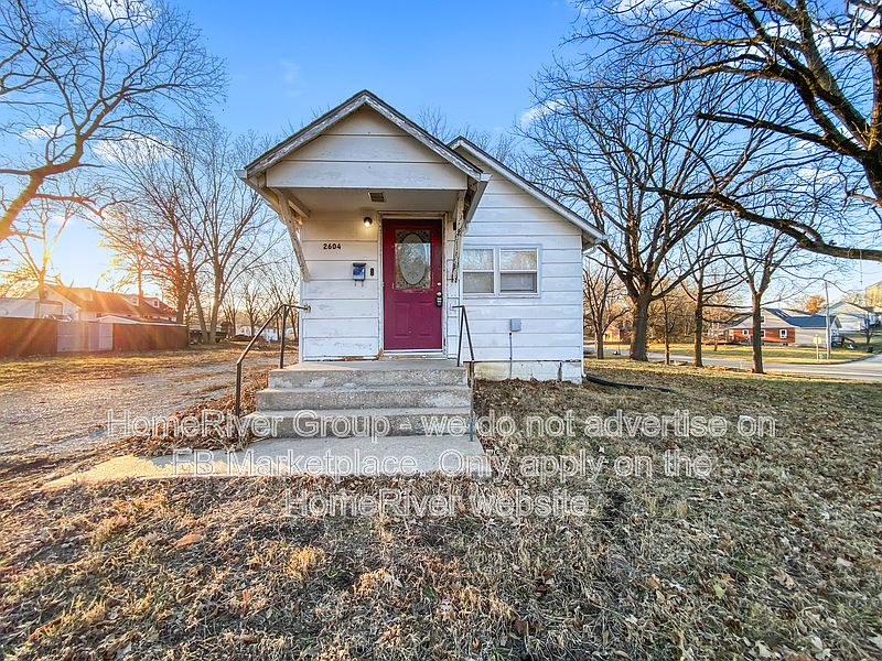 1st image of 2604 Oak St