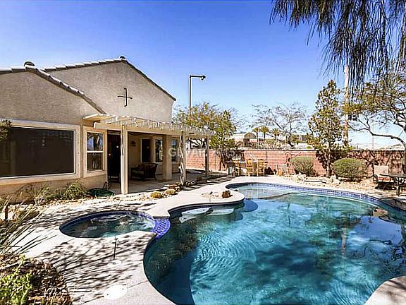 Pool ** Spa** BBQ