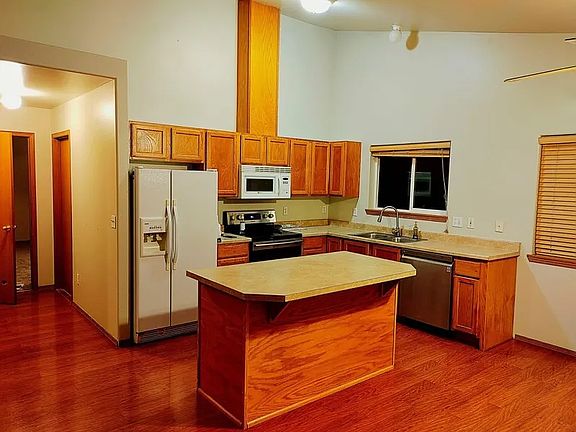 2nd image of 1821 Fairview St NE