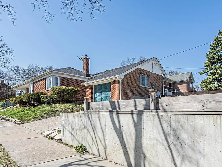 1100 Edmer Ave — Photo 23
