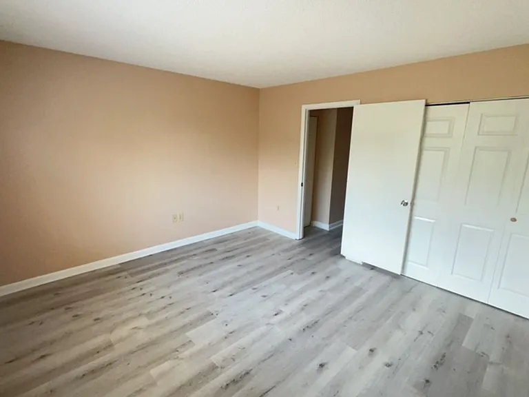 1208 Pinegrove Dr #D — Photo 9