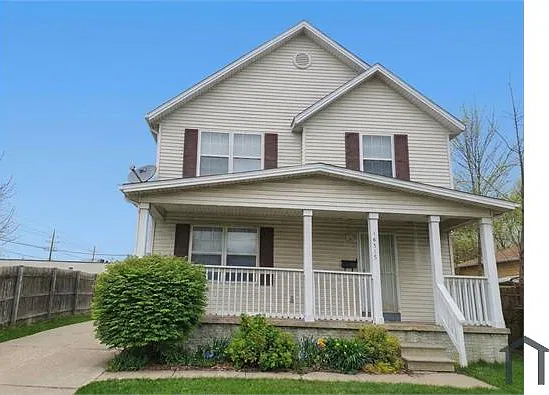 3 bed, $1,672 — Photo 1