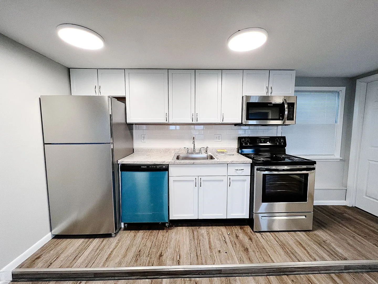 Hardwood Floors and Dishwasher — Photo 2