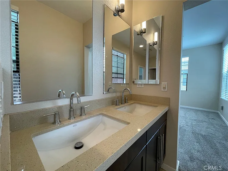 501 W Maple Ave — Photo 49